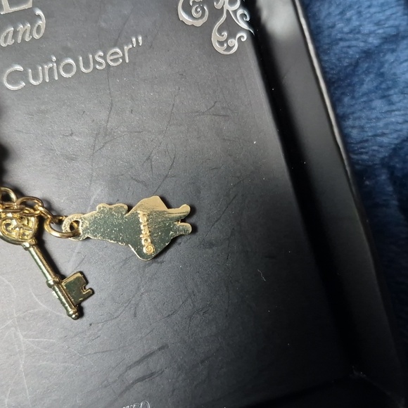 Disney Alice in Wonderland Collectible Charm, New With Tags - Picture 7 of 11